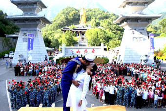 澳大学生上课看色情片 耳机未插好引哄笑 - 新