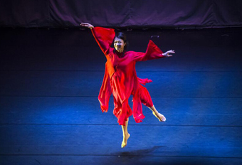 变性舞蹈家金星舞艺超群 - 新华网海南频道