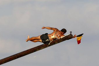 中韩男篮友谊赛发生火爆群殴 比赛提前终止 - 