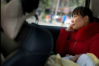 记者跟拍一个月 揭秘万元金牌月嫂- 新华网海南