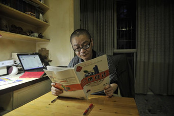 重庆45岁父亲报名参加高考 只为激励儿子- 新华