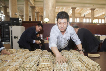 长春一男子存进银行10万元硬币 重约800公斤