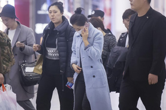  刘涛出行 排场大  特警 保镖齐 护驾 -新华网海南频