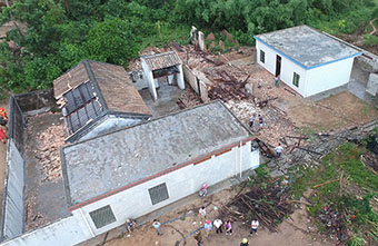 航拍:文昌龙卷风掀翻当地居民房屋画面-新华网