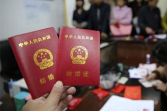 中国离婚率逐年攀升 是什么让婚姻变得脆弱?-