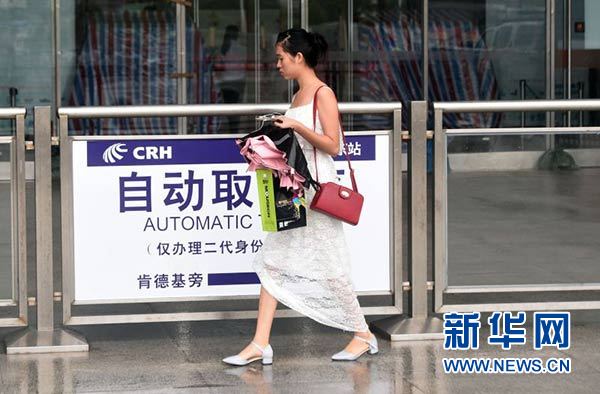 18日海南环岛高铁全线停运