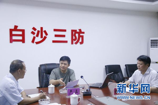 白沙县委书记严正坐镇三防办指挥抵御强降雨