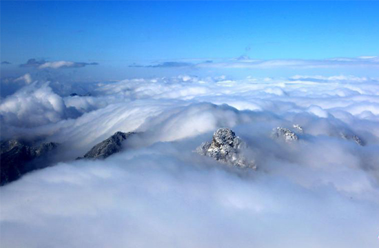 老君山现雪后云海奇观 琼楼玉宇美不胜收-新华