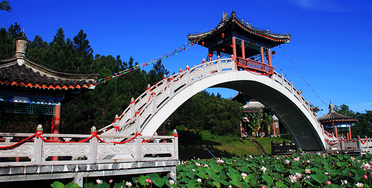 文笔峰内鹊桥