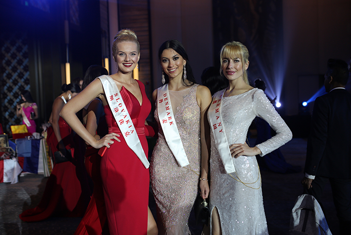 110件慈善拍品亮相 &ldquo;体育+慈善&rdquo;彰显世界小姐魅力