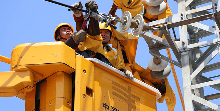 海南電網今年前5月帶電作業次數同比增長270%