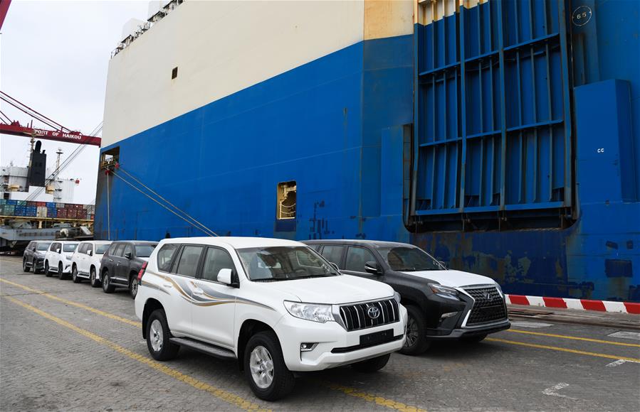 海南自贸区首艘汽车外贸船安全靠泊海口港