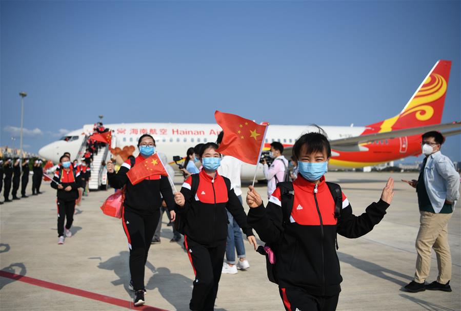 海南支援湖北荆州医疗队部分队员抵达三亚