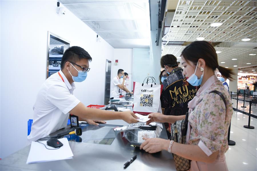 海南三亚机场新增免税提货点启用