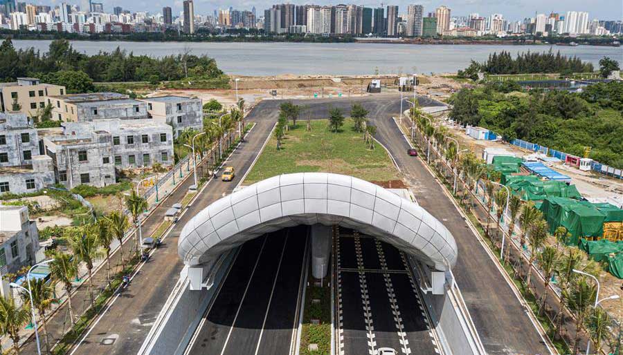 海口文明东隧道通车