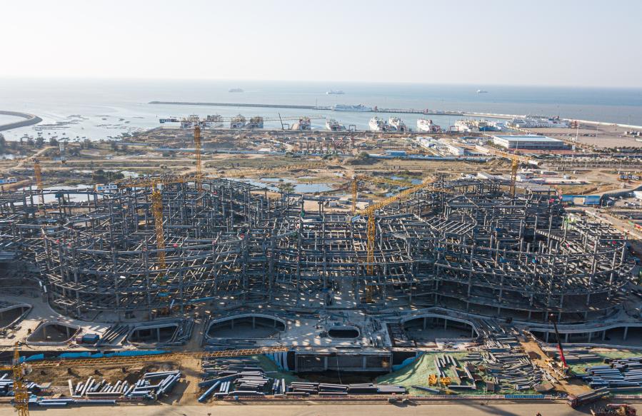 海口国际免税城项目免税商业中心钢结构框架封顶