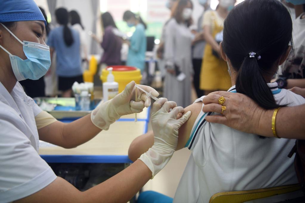 海南三亚启动12-17岁人群新冠病毒疫苗接种工作