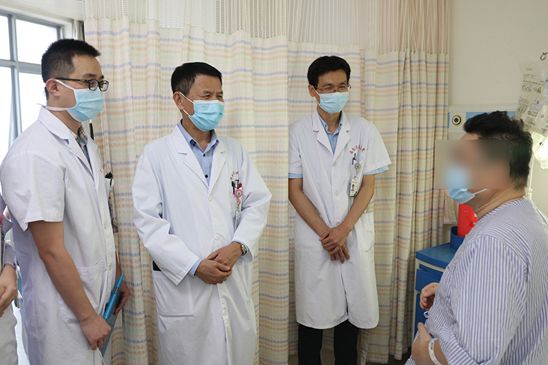海南省人民医院肛肠科完成100例达芬奇机器人手术