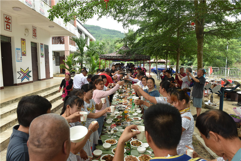 海南屯昌：举村同庆“三月三” 节庆民俗氛围浓