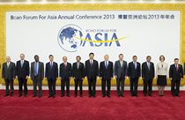 习近平同出席博鳌年会的外国领导人和国际组织负责人合影