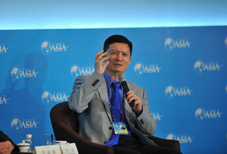 长江商学院副院长王一江在分论坛上发言