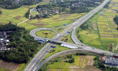 风采车女司机裸死废棚