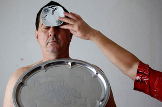 波黑男子身體可吸附多種材質